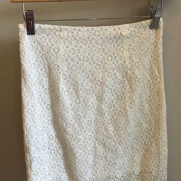 BCBGeneration Lace Pencil Skirt NWT White Floral Size 0 Partially Lined - Picture 3 of 12